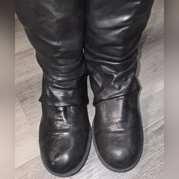 BCBG Paris Amy Studded Heel Slouchy Moto Boot Black Faux Fake Leather Size 7.5 - Picture 4 of 8